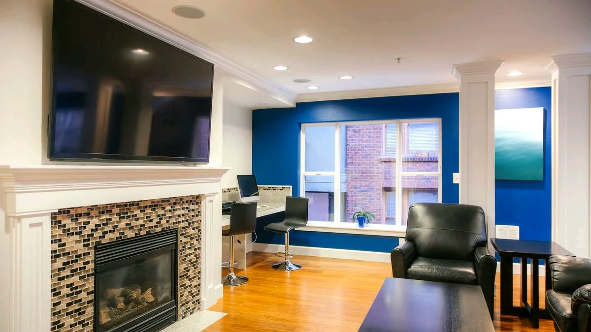 jdavidsondesign's tweet image. Please Don&apos;t Mount Your TV Over the Fireplace buff.ly/3HqwMWC

#interiordesign #interiordecor #entertainmentsystem #hometheater