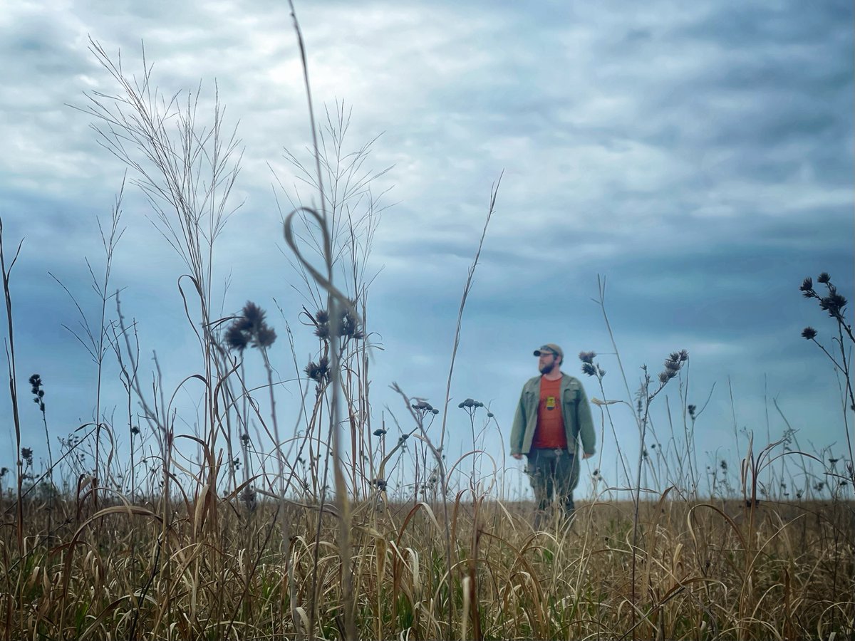 Nathaniel passed his thesis defense and is now officially out standing in his field! ...get it? 🤓 Congratulations, Nathaniel!! #kufieldstation #lawrenceks #lawrencekansas #obfs #outstandinginthefield #getoutside #masterofscience