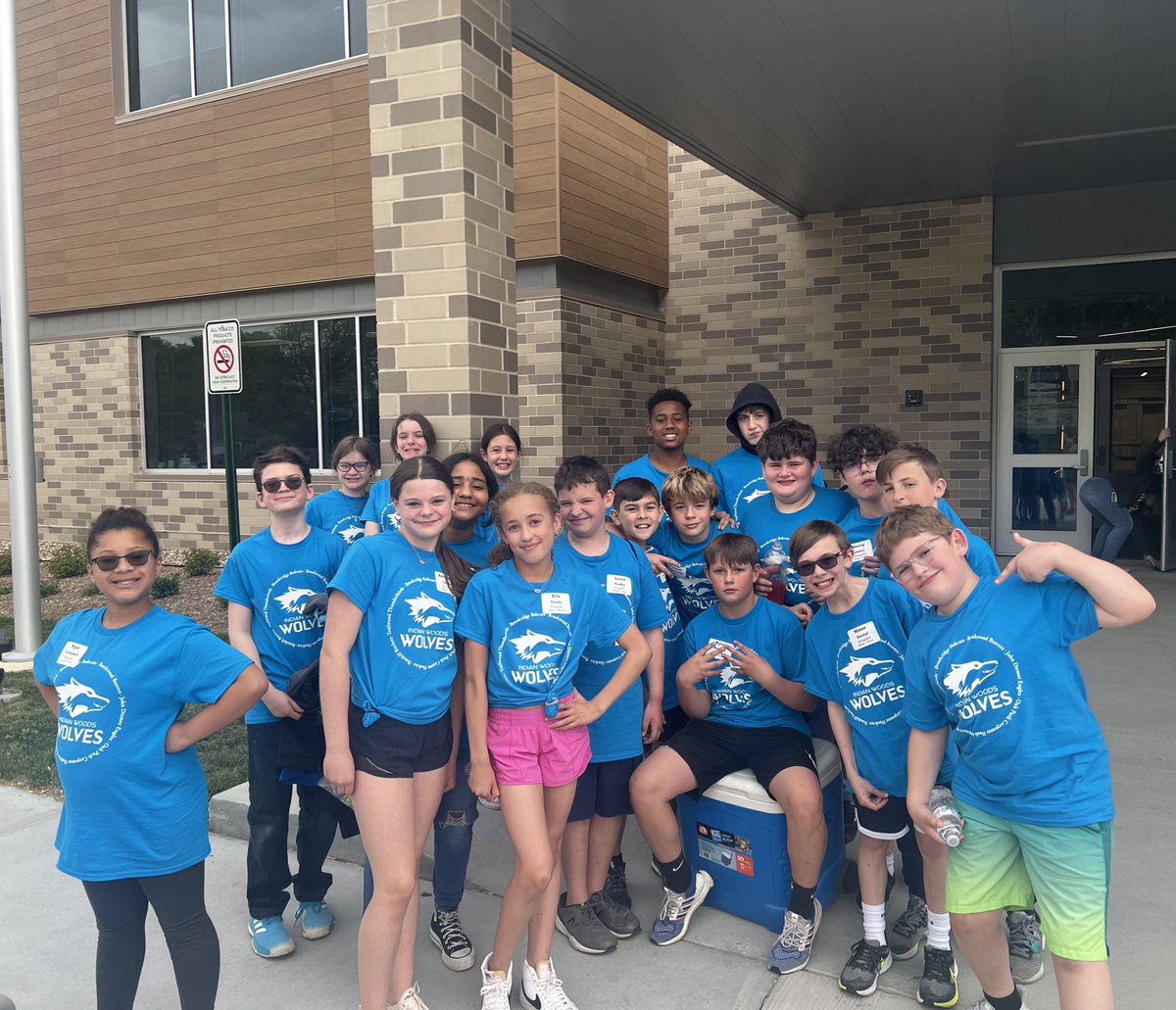 Sixth grade squad 🙌🏻👏🏻 What a FUN FILLED day. How are these kids almost middle schoolers?! Time flies when you’re having fun and this group brings the FUN each day! #lovemyjob #buildingbettertogether <a href="/DiemerEagles/">Diemer Eagles SMSD</a>