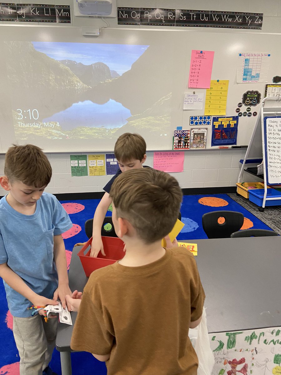 deleeuwc's tweet image. Market Day in 1st grade!!!! They were so proud!!! @DublinWL @WalledLkSchools