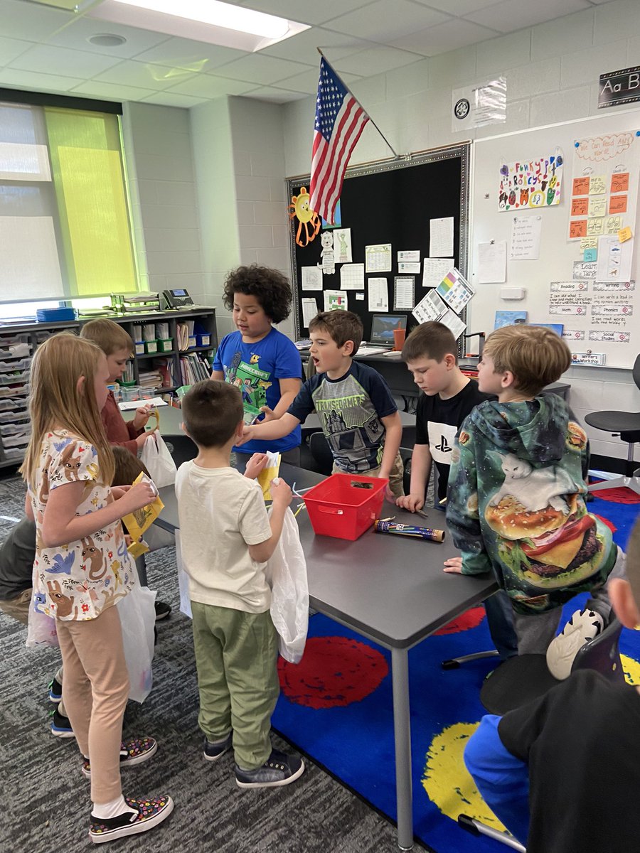 deleeuwc's tweet image. Market Day in 1st grade!!!! They were so proud!!! @DublinWL @WalledLkSchools