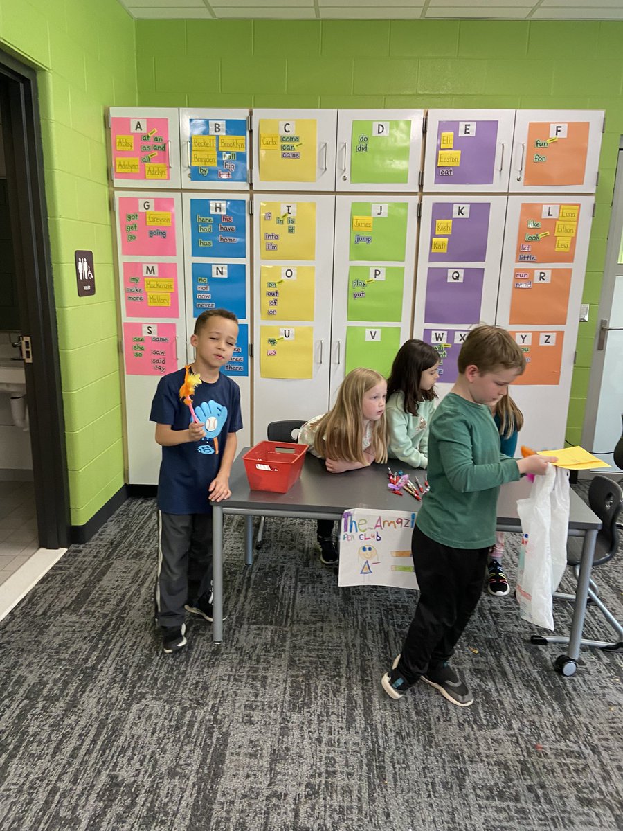 deleeuwc's tweet image. Market Day in 1st grade!!!! They were so proud!!! @DublinWL @WalledLkSchools