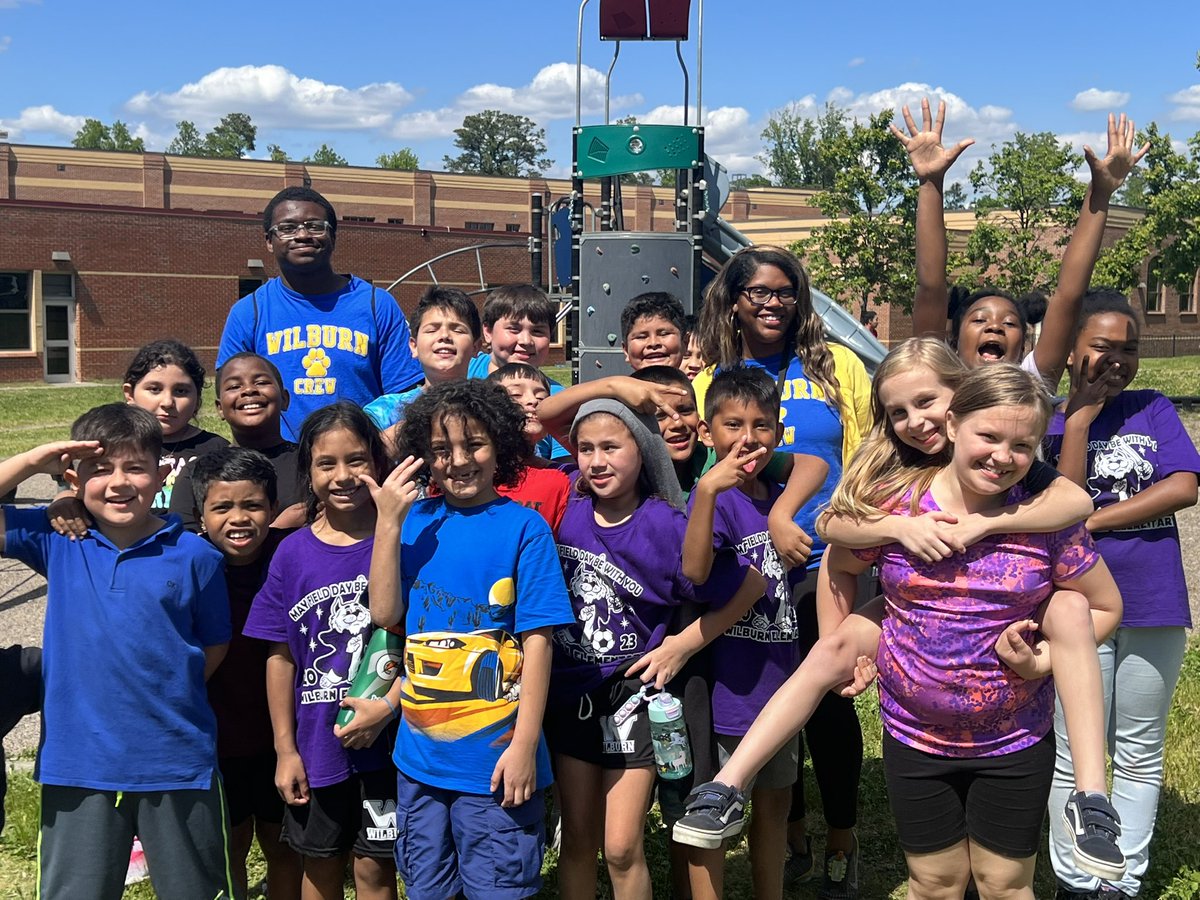 BleweducateHER's tweet photo. Field Day was a complete success. It’s nothing like students being able to share fun, laughter, and joy as a crew. Thank you to all who helped and participated. #wearecrew #Fieldday @WilburnElem https://t.co/VqrKPN1TOh