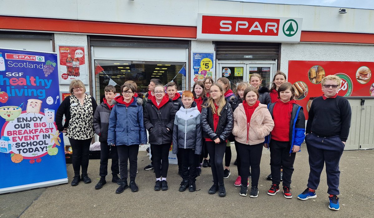 BPS_Pr6's tweet photo. 🍊🍎Thank you to the SPAR for having us today and teaching us about vitamins and making healthy choices in the shop🍓🍐 #BPSHealthWeek https://t.co/sfkP9zt2fF