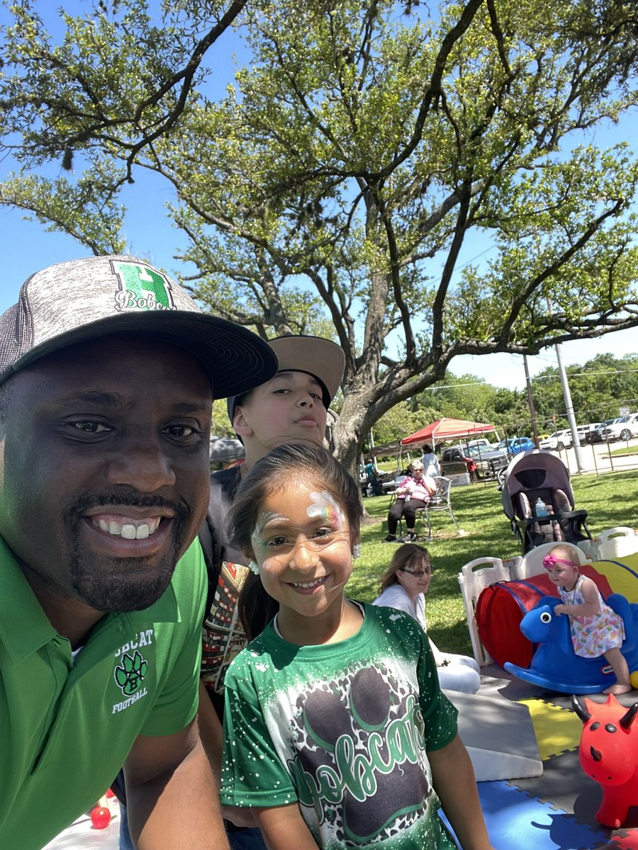herbertoneiljr's tweet photo. Forgot to share this picture from Sunday! She saw me today and said “Mr. O’Neil did you put me on your Twitter?” She’s always so sweet! #HigherHeights #TransformationNow https://t.co/LO9qJTyRtK