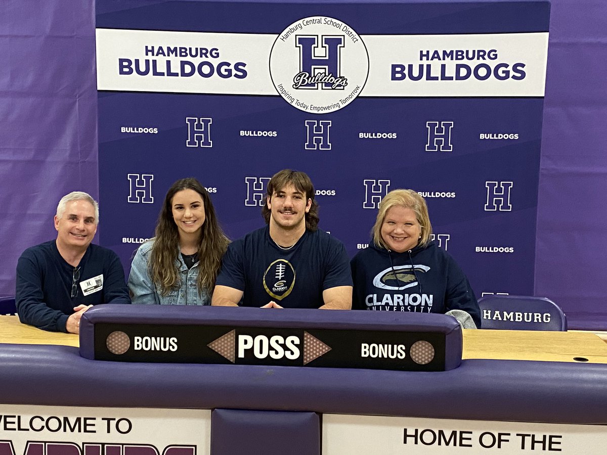 FootballHamburg's tweet photo. A great year for our program!  Congrats to @aiden_matyas @LeavellJeffrey @emmett_reader @jakeheldwein on their commitments to play college football next year! https://t.co/vhM9s0lTRc