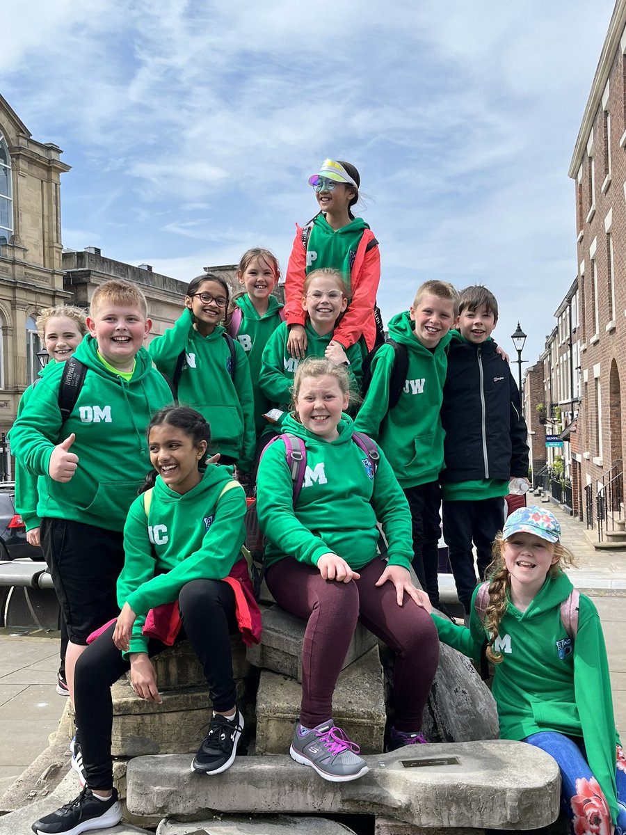 Class9RB's tweet photo. @Class12CK @StAnnesOrmskirk Great day in Liverpool! https://t.co/G06aWY8ZzL