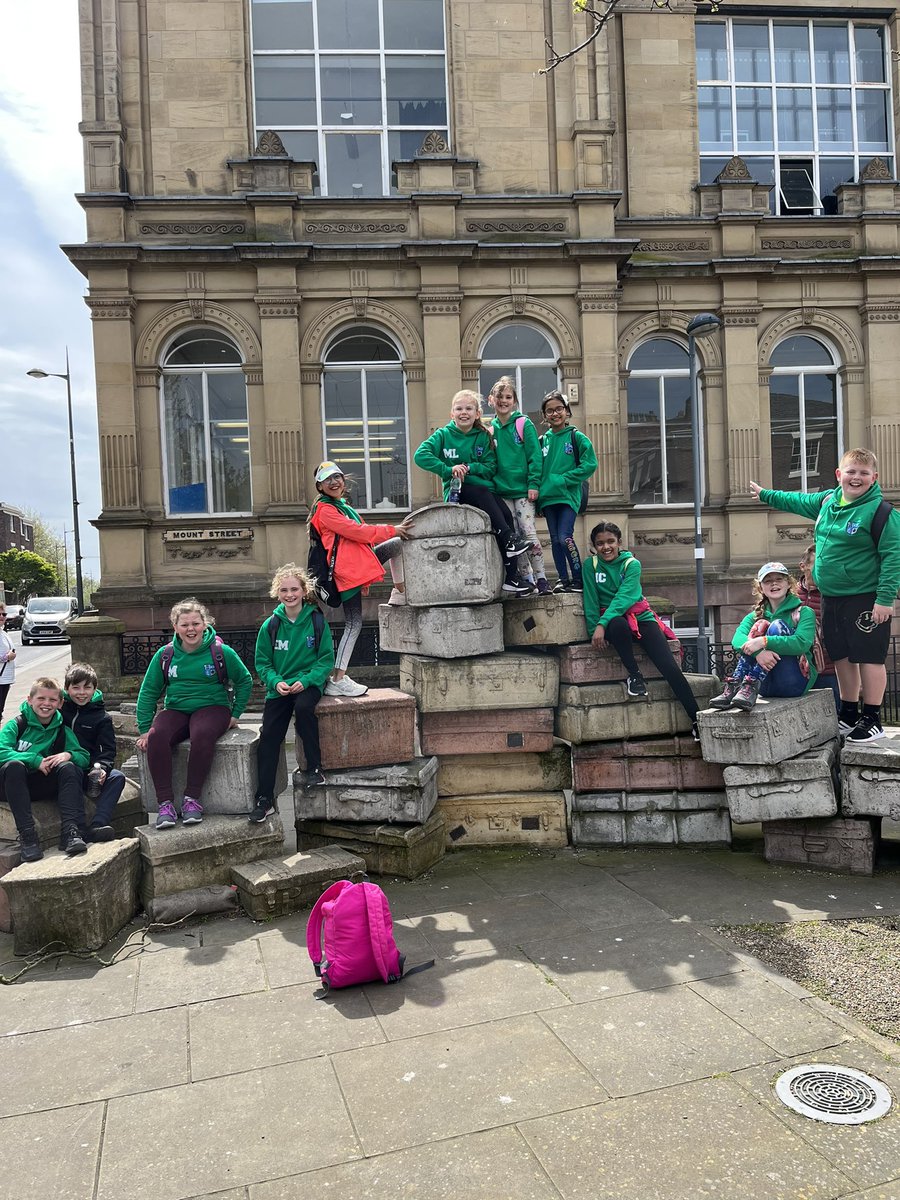Class9RB's tweet photo. @Class12CK @StAnnesOrmskirk Great day in Liverpool! https://t.co/G06aWY8ZzL