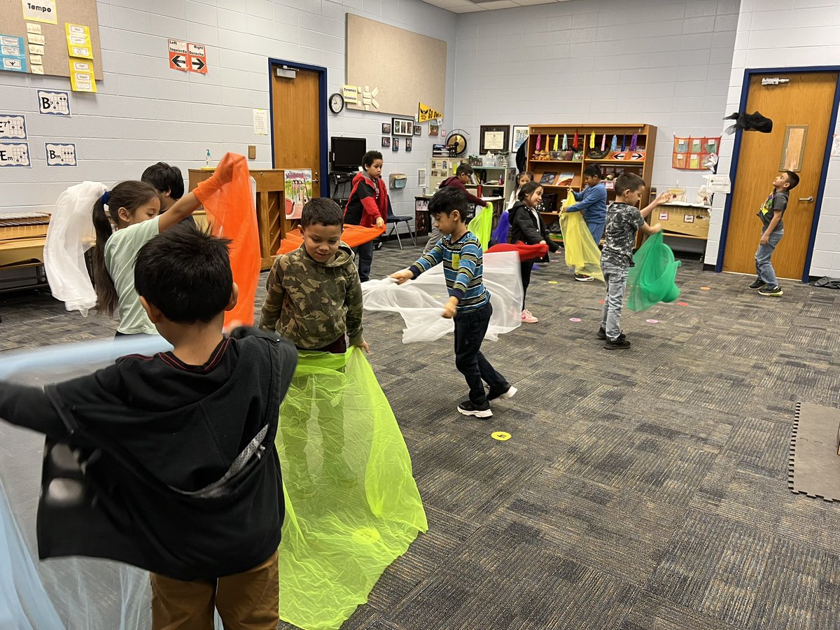 mimosamusic's tweet photo. 1st graders loved using the canopy scarves and large scarves for our creative movement time today! I love the First Steps method- this class especially has grown so much over this past school year! @MimosaManatee @koperniak #FirstStepsInMusic https://t.co/siYqnlIKb8