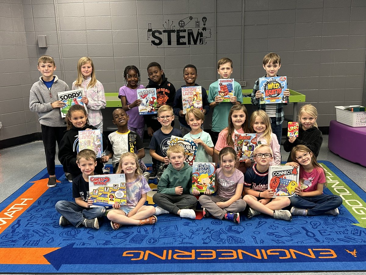 SnowRogersEl's tweet photo. Today was Club Day! Students were able to choose a club and participate in fun, games, and learning. We even had special guests from Gardendale High School participate in our fun! We had everything from woodworking to glamour to sports. Jefferson County Schools @JEFCOED https://t.co/vYFSQ3krKI