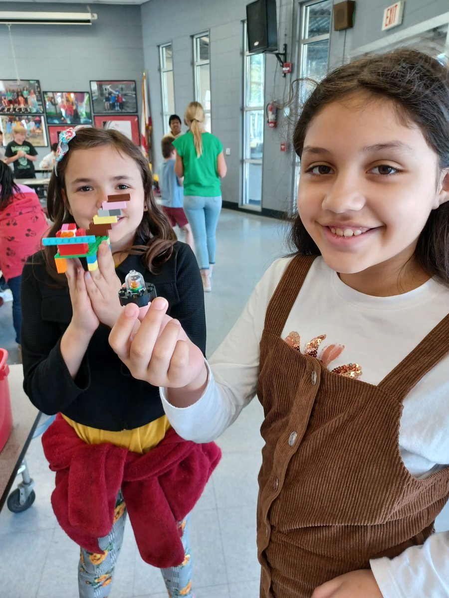SnowRogersEl's tweet photo. Today was Club Day! Students were able to choose a club and participate in fun, games, and learning. We even had special guests from Gardendale High School participate in our fun! We had everything from woodworking to glamour to sports. Jefferson County Schools @JEFCOED https://t.co/vYFSQ3krKI