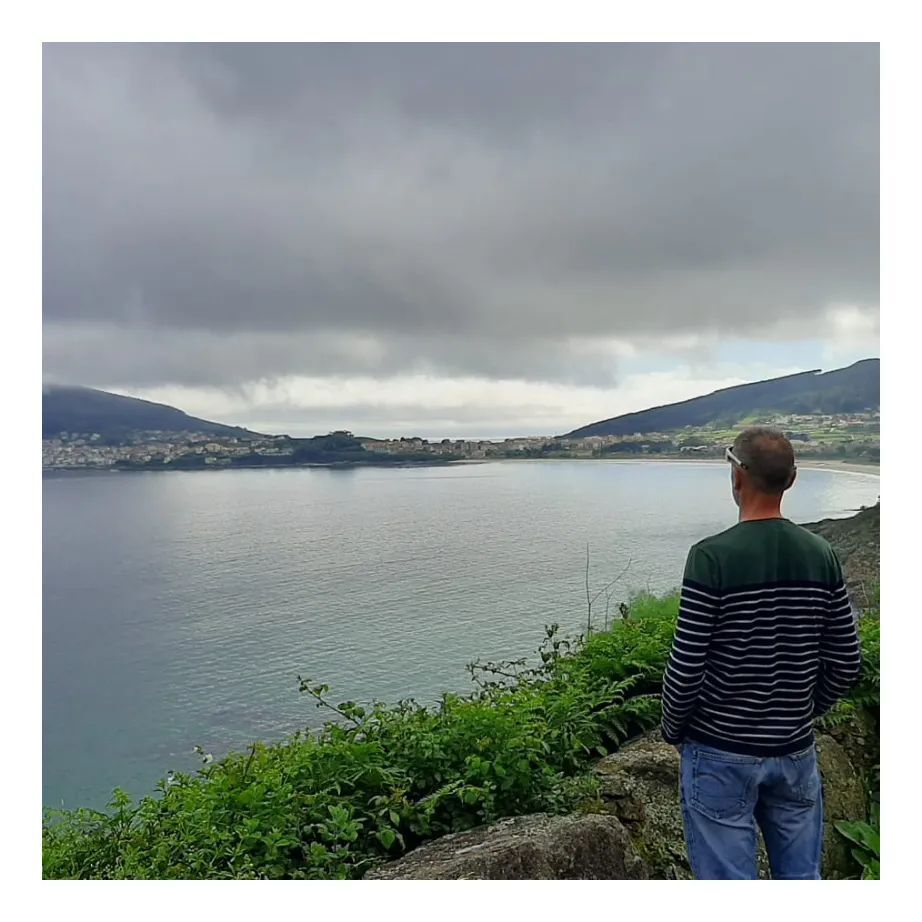 Dijous i 4 de maig... 
#curiosidad124
Otra de la edad media... Las flores...
El primer baño del año era tomado en mayo, así, en junio, el olor de las personas aun era tolerable. Asimismo, como algunos olores ya empezaban a ser molestos, las novias llevaban ramos de flores, a…