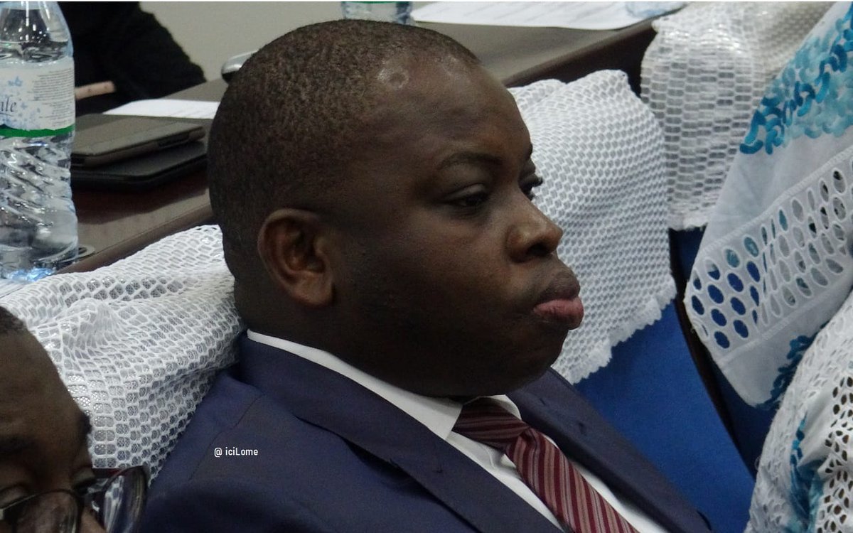 Il m a été rapporté que ce 3 mai au panel de l OTM sur la liberté de la presse à l hôtel Concorde à Lomé, le ministre Trimua s est évertué à minimiser le calvaire que Isidore et moi traversons en ce moment. Remuer le couteau dans la plaie semble être 1/4