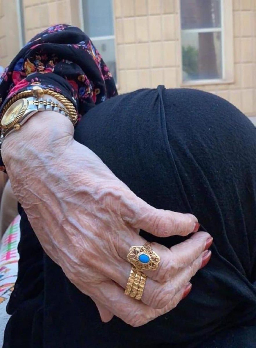 Eid_Khalaf1's tweet photo. لكل شي بديل إلا أمك ♥️ https://t.co/Z3zPT7yTTJ