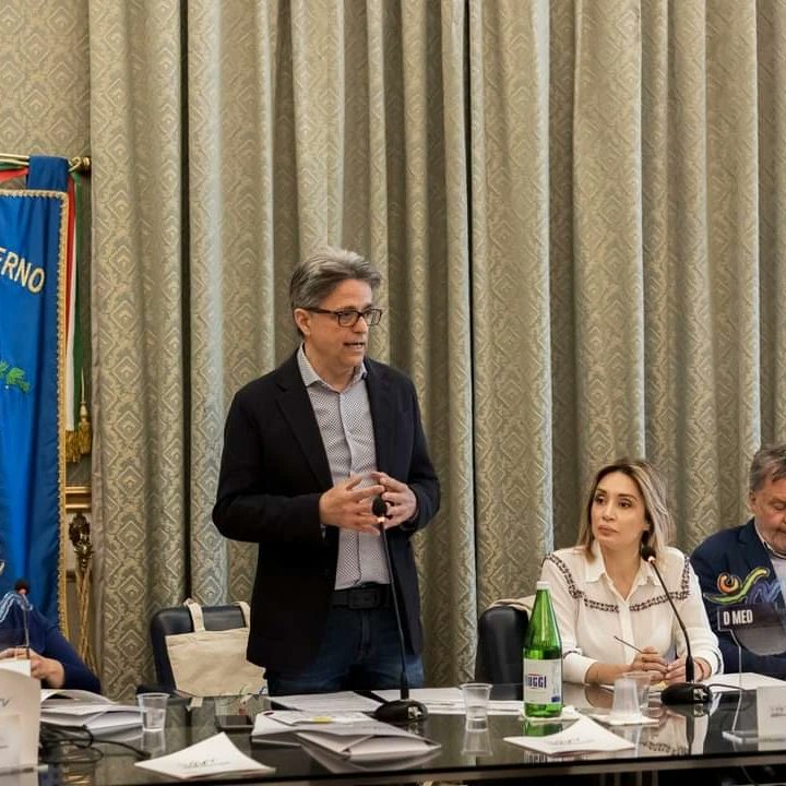 EmilioFerrara's tweet photo. Nella bellissima Sala Giunta della Provincia di Salerno si è tenuta la presentazione dell'edizione 2023 del DMED - Salone della Dieta Mediterranea.

Leggi la news sul sito --> https://t.co/KKfiJyobJk

DMED - Next  PAESTUM 
26-27-28 maggio 2023
Ingresso libero https://t.co/Ors46tN2QS