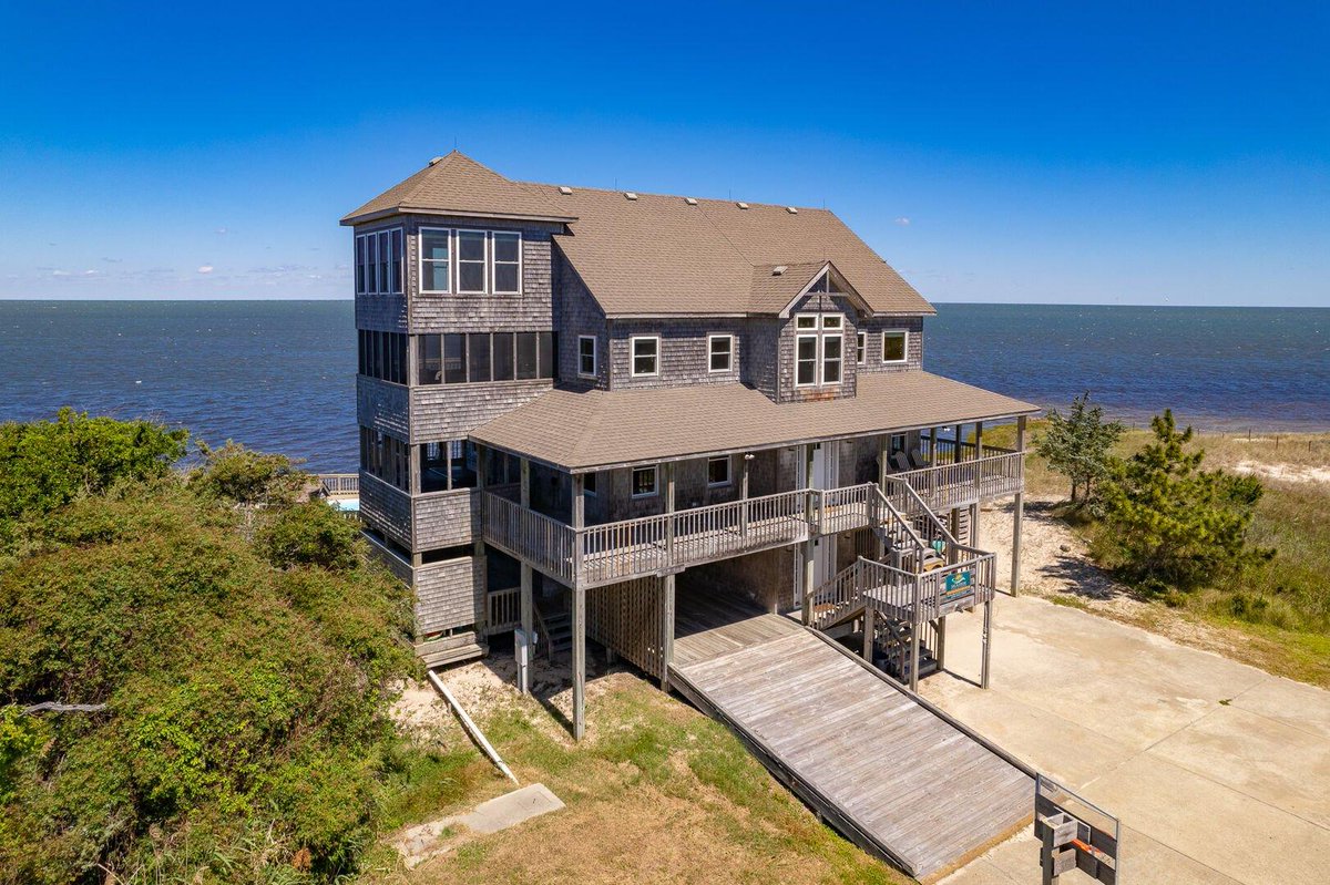 SeasideVacation's tweet photo. MARE VISTA RETREAT, a 5-bedroom, soundfront Outer Banks rental in Frisco. Venture out to this secluded escape for a truly remarkable beach vacation!
BOOK NOW: https://t.co/dEFiviFA1E
Private Pool
Elevator 
Kayaks
Hot Tub
Outdoor Shower
Game Room 

#outerbanks #vacationrental #obx https://t.co/2p2lN4ptD1