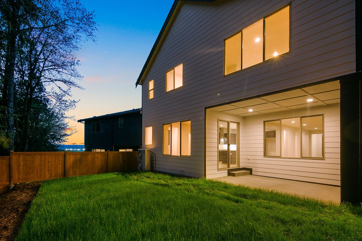 PhixerInc's tweet photo. Warmer weather = more twilight photoshoots! We love how our editors brought these photos to life! Try for free at https://t.co/JZWp0yWCg6! https://t.co/WkREwWkzzP