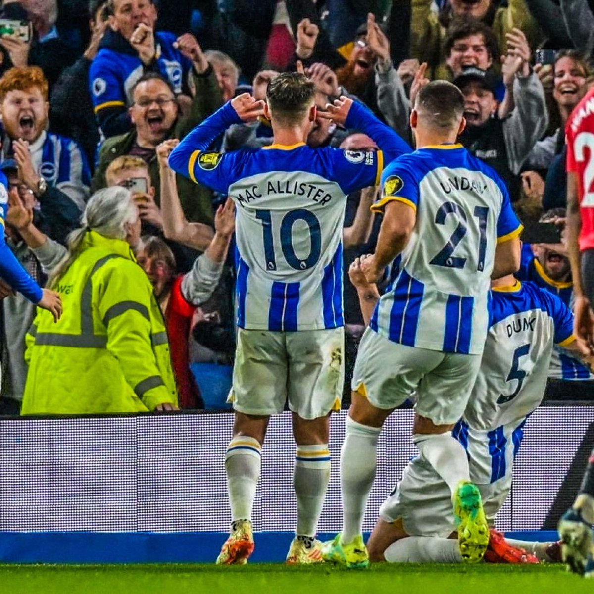 sadiooooo10's tweet photo. Manchester United missing out on top 4 after all the noise they made this season would be the best thing ever. #BHAMUN https://t.co/WzWmwzhCi0