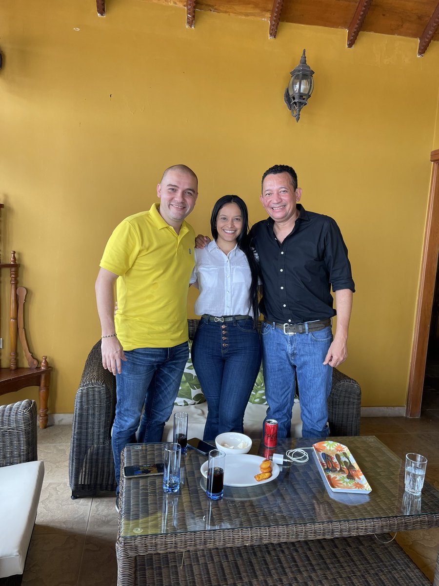 delyspuente's tweet photo. #MiCombo. 

Incondicionales de siempre. https://t.co/UicXoIwNYK