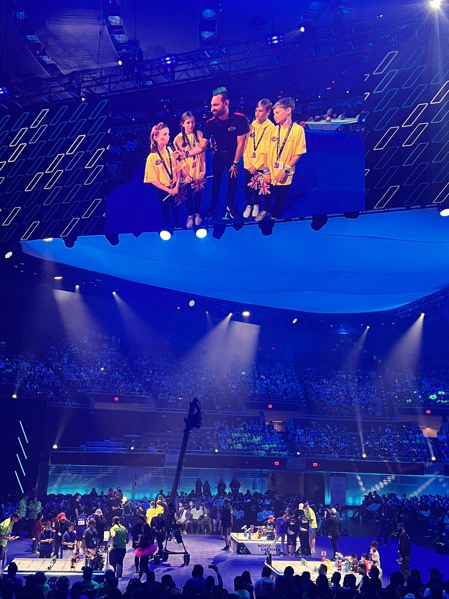 EmmaLeyRECF's tweet photo. Just look at these superstars on the World stage!!

Seeing a small school from the North East representing the UK to a global audience is just so inspiring!

Well done @BQPrimary, what an experience! 

#VEXWorlds #VEXRobotics https://t.co/3IyaK8dyt4