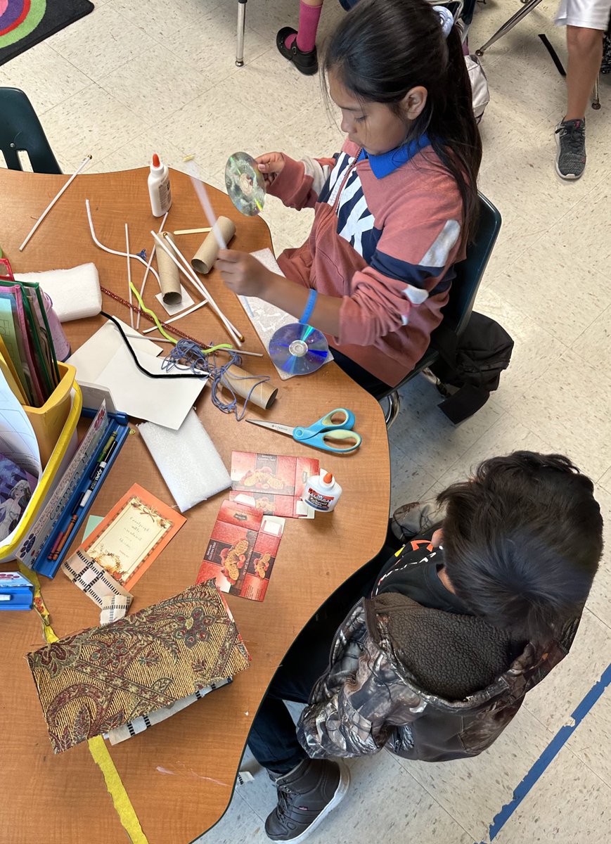OropesaSara's tweet photo. Our last Green Garden Club for the school year! We used our #wastetowonder #stARTerkits to create beautiful recycled art! Thank you @resourcedepot!! @GES_bulldogs https://t.co/8byy7faKW1