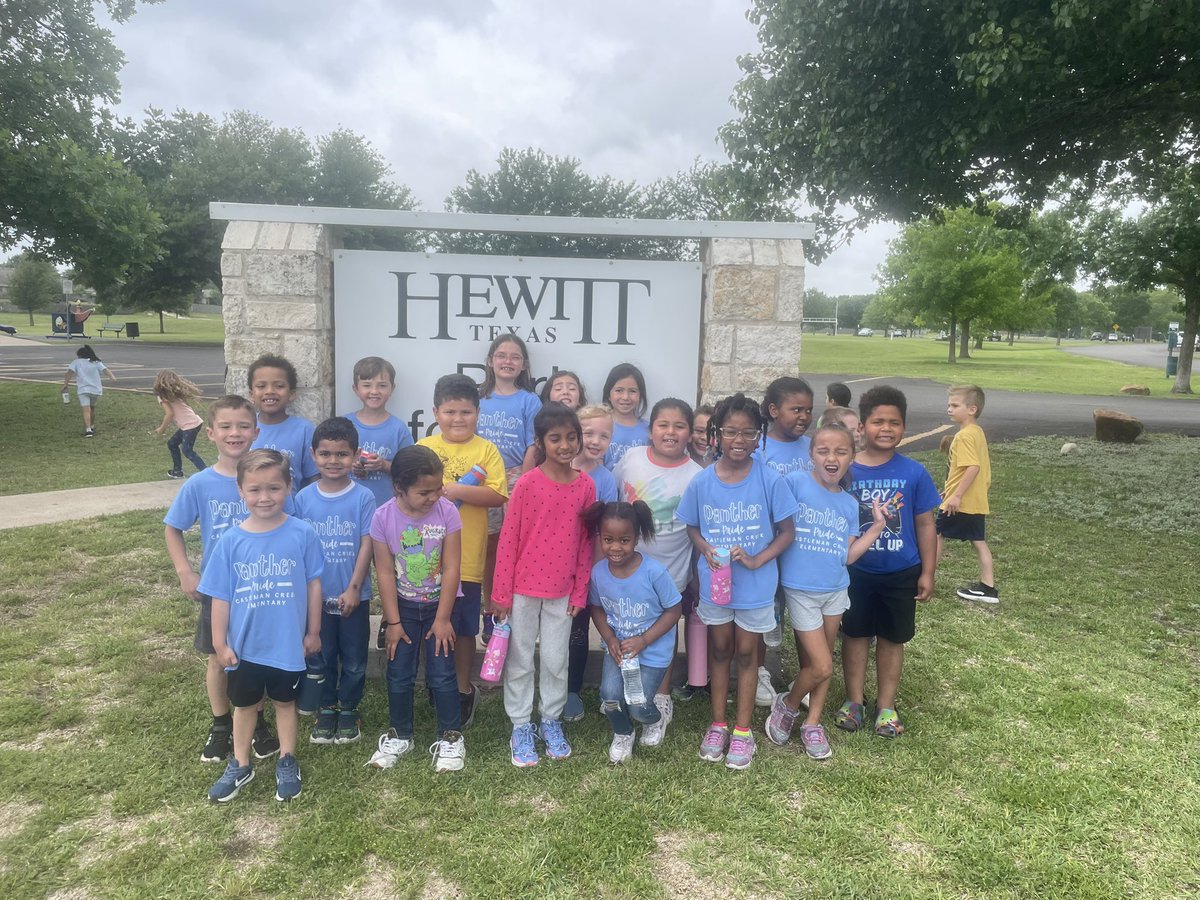 StacySpink's tweet photo. Picnic, park, &amp; popsicles-oh my! Kindergarten is having the BEST time with our alphabet countdown! https://t.co/RypGvQ2iwK
