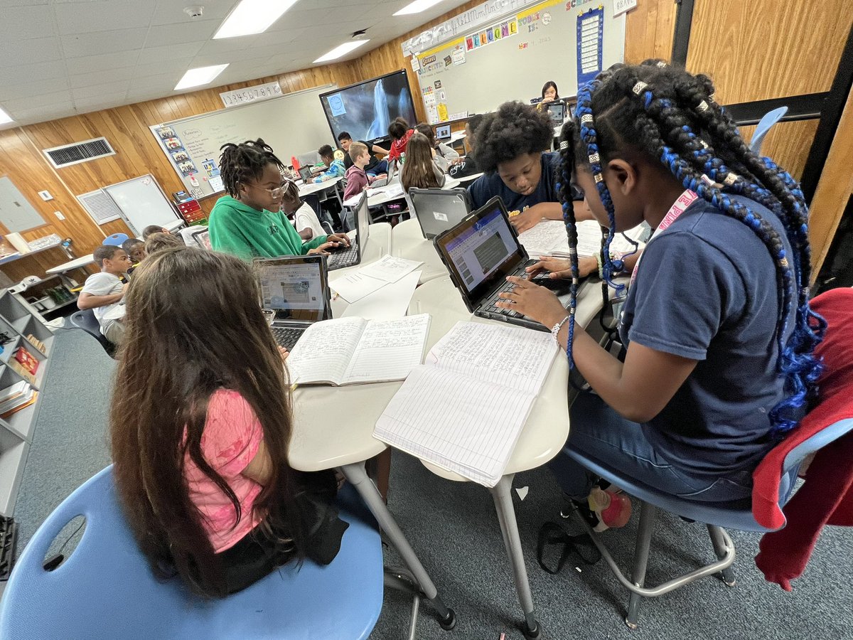 casco_linda's tweet image. Students working hard on their National Park Project @CyFairYeager! 🐝💛#YeagerBuzz #BringTheMagic