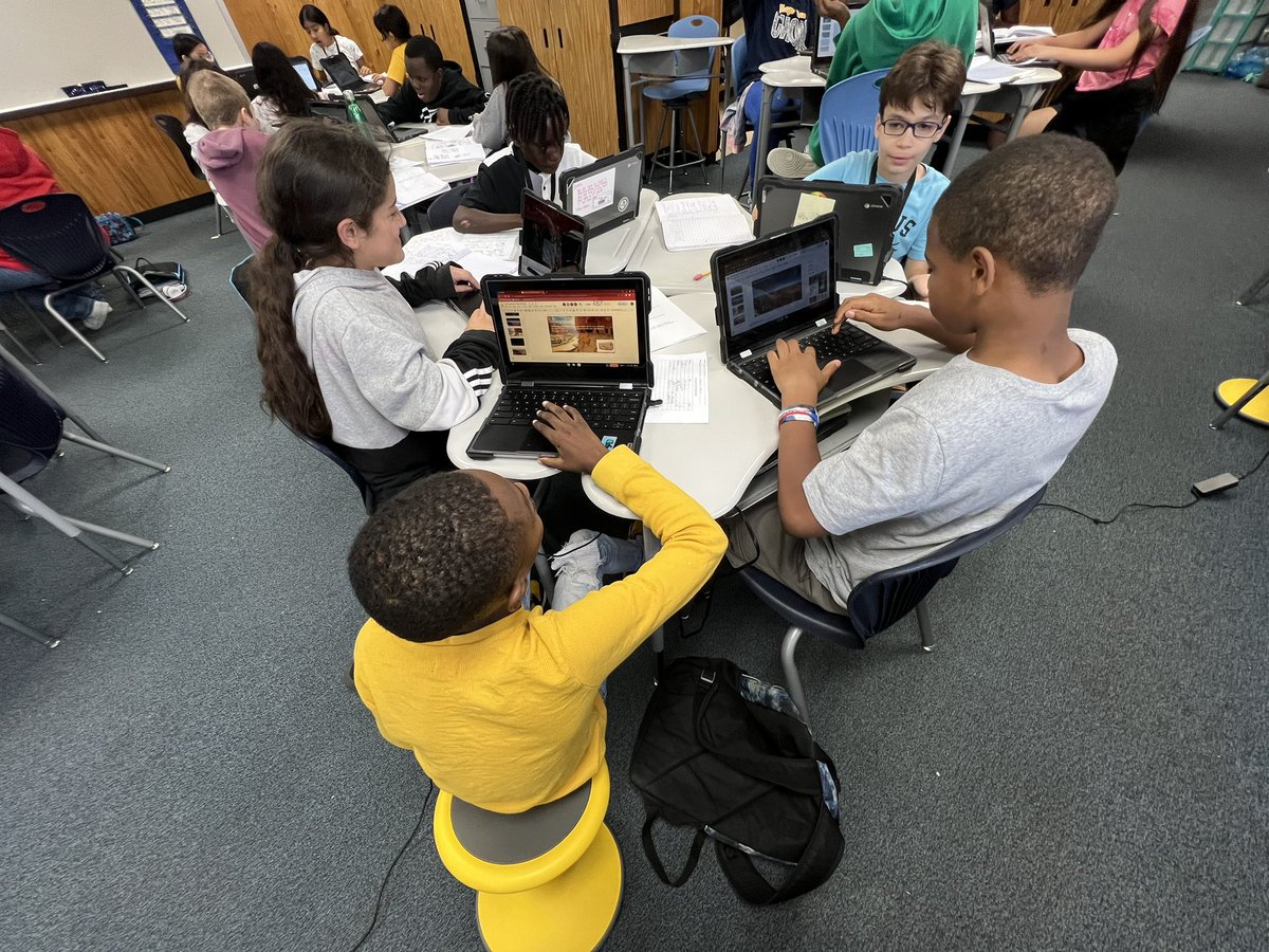 casco_linda's tweet image. Students working hard on their National Park Project @CyFairYeager! 🐝💛#YeagerBuzz #BringTheMagic