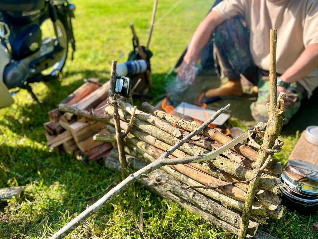 cobayancampbase's tweet photo. こういうスタイルも好きです😋

Cサイトに似合いそう🔥

早く整備進めねば

#焚き火 #地べたスタイル #地べたりあん #ブッシュクラフト #bushcraft  #カブ #スーパーカブ #HONDA #バイクキャンプ #箱館山キャンプ場 #イエモリ珈琲焙煎所 https://t.co/n7R5wC7gcg https://t.co/D5vl6fSFCu