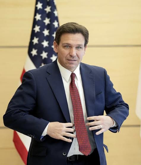 Sublevados_'s tweet photo. Luego de un proyecto de ley impulsado por el gober de Florida, Ron DeSantis, en la que se prohiben los shows de drags enfrente de los niños, los organizadores de la marcha del “orgullo” decidieron cancelarla en Miami. 

Si no hay niños para sexualizar no les interesa. https://t.co/9YjwMo3uX3