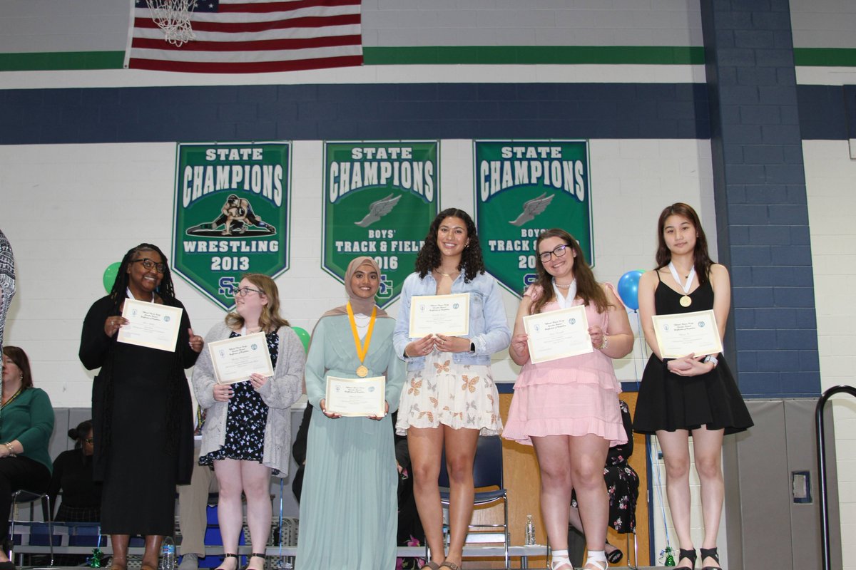 HawksSG's tweet image. Thank you to our #NationalHonorSociety Executive Council Members for your leadership and hard work this year! #NHS #SGClassOf2023 @ChadHarrisonSG @fhansonic #NCCVTWorks