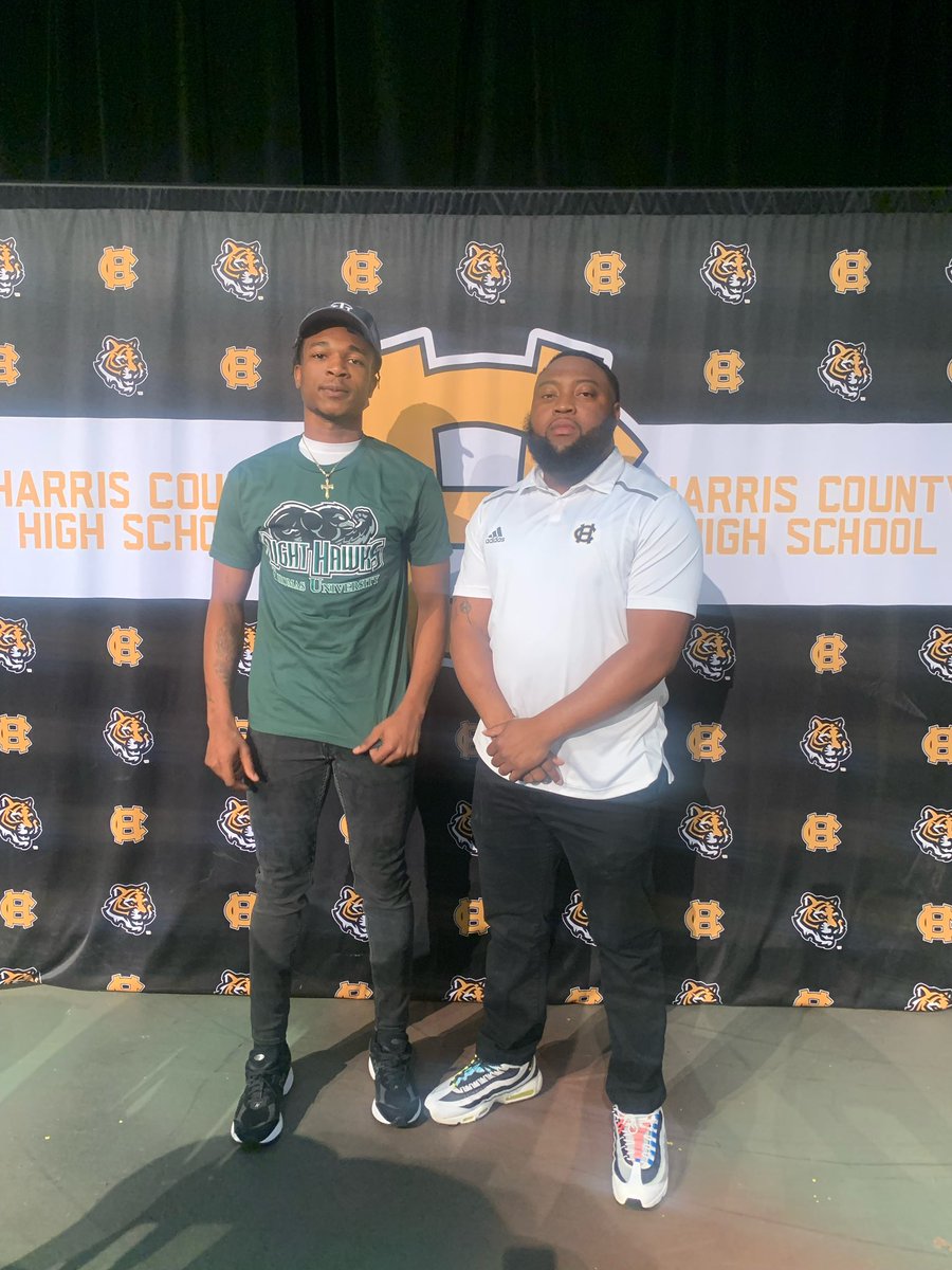 CountyHoopz's tweet photo. 🏀Harris County HS Varsity Boys standout guard CJ Cameron signed his LOI today to continue playing basketball at Thomas University. #CountyWay @NightHawksMBKB @RecruitGAHoops https://t.co/D63CgcWPKD