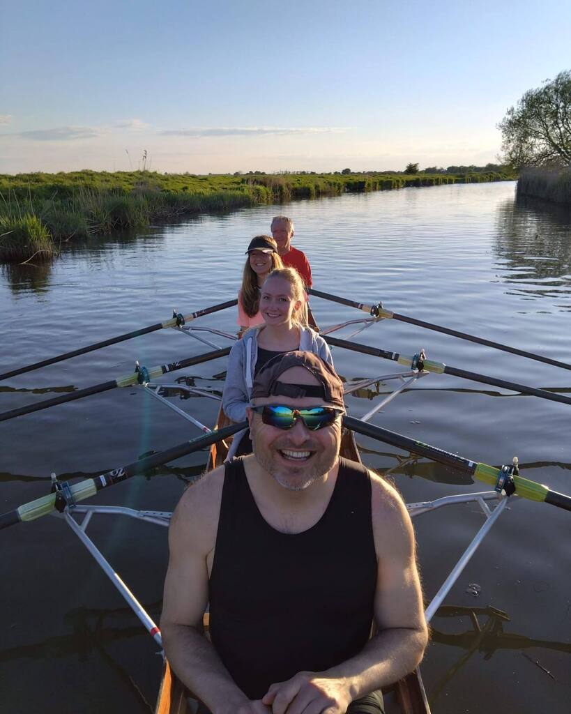 Spitfirerowers's tweet photo. Beautiful evening out on the water 🚣‍♀️ #rowing #kent #rowinguk #team https://t.co/Ud8EJWKbD2 https://t.co/TfdIMfZekQ
