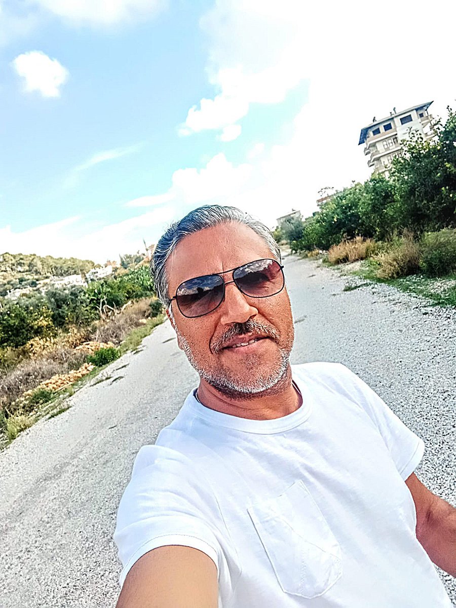 DirectorAdem's tweet photo. Önümüzde, geride bıraktıklarımızdan çok, çok daha güzel günler var.  Biliyorum 😉

#mutlu #bekliyor  #☕☕ 
#men #days #instagram #instlike #instagood #portre #photography #tvproduction #cinetography #filmdirector #director #istanbul #Turkey https://t.co/fsToepTkrM