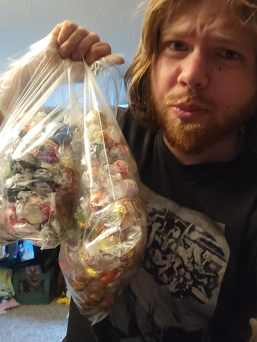 johnyredcrow's tweet photo. Accidentally ordered 240 truffles instead of 120 truffles now I definitely have more truffles than what I know to do with ... more truffles =more troubles https://t.co/kplmsW9Uo1