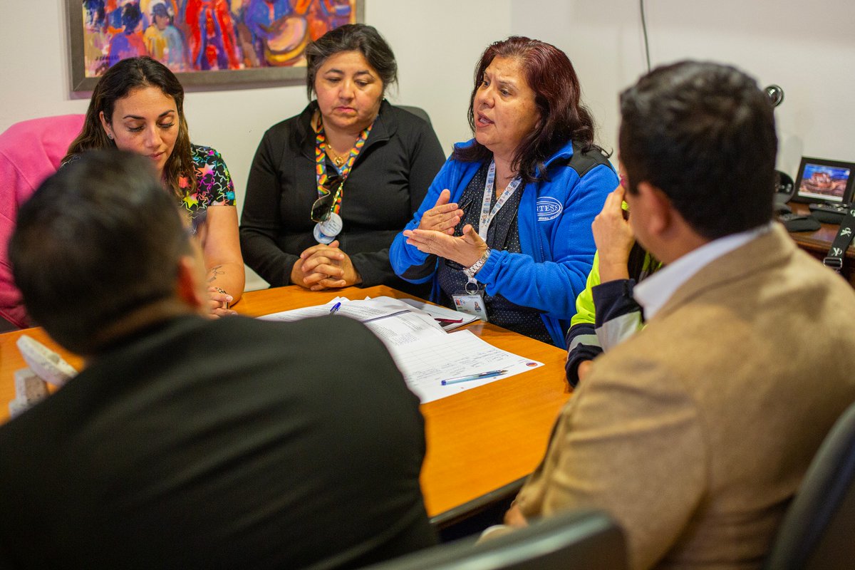 GOREAntofagasta's tweet photo. 📍Gremio del SAMU que se encuentran en paro indefinido, expusieron su situación al gobernador Ricardo Díaz con el objetivo de empujar gestiones que permitan mejorar sus condiciones laborales. 
Seremi d Gobierno aseguró pronta reunión para responder a las demandas 👌 #Antofagasta https://t.co/QcU9U3Tjcu