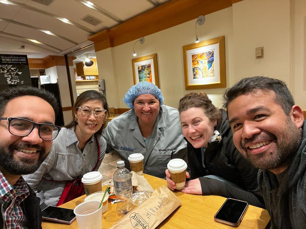 Coffee break with the pancreas/robotic team 🦾🤖! NGL I love when visitors come from all over the world 🌍 to our sim lab @NSSurgicalSim this time we received from🇮🇪 @FionaHand3 and 🇵🇭 @hpbsurgeon1 observing and training with @HoggNDMD @SyedAbbasMehdi_