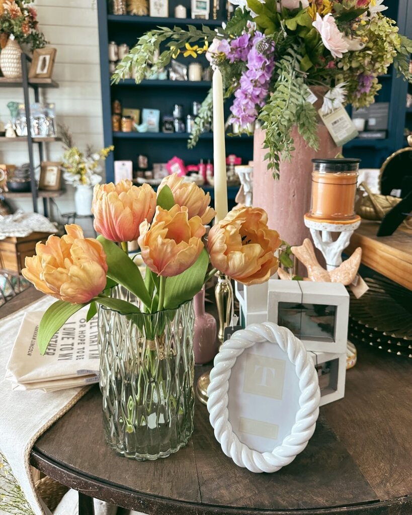 Mother’s Day gift ideas… 🌷✨👒🖼️🕯️
—
#plants #gifts #flowers #mothersday #frames instagr.am/p/Cr1hjlqujMn/