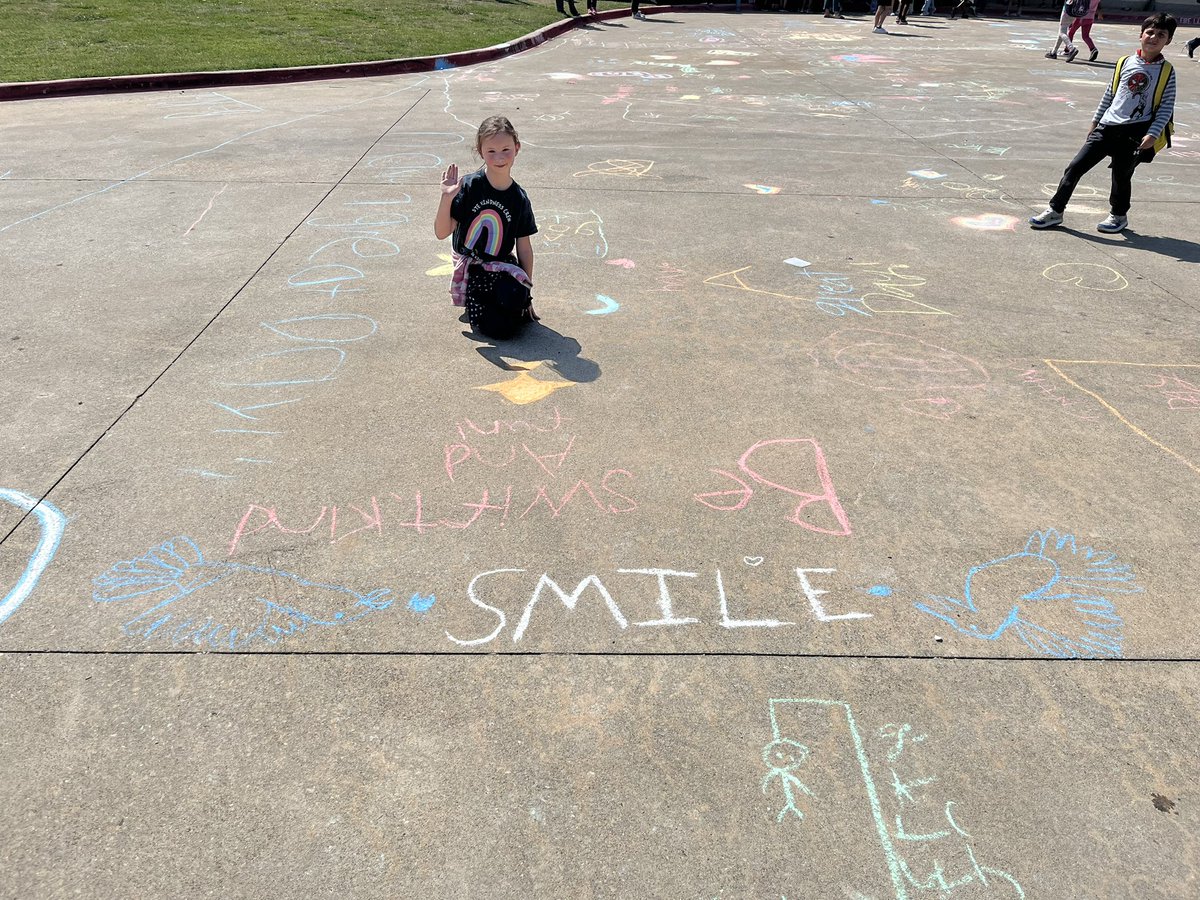 kindnesscrewste's tweet photo. The last kindness crew meeting of the year! Love how these kids spread kindness everywhere they go! https://t.co/copjEK9Z3S