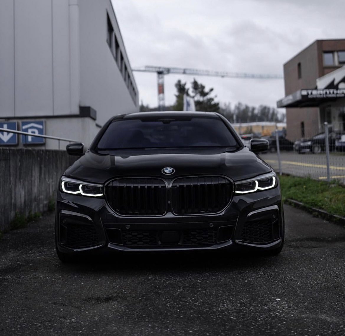 LuxuryCars365's tweet photo. BMW M760Li V12 ☁️ https://t.co/qdSUXbq0SC