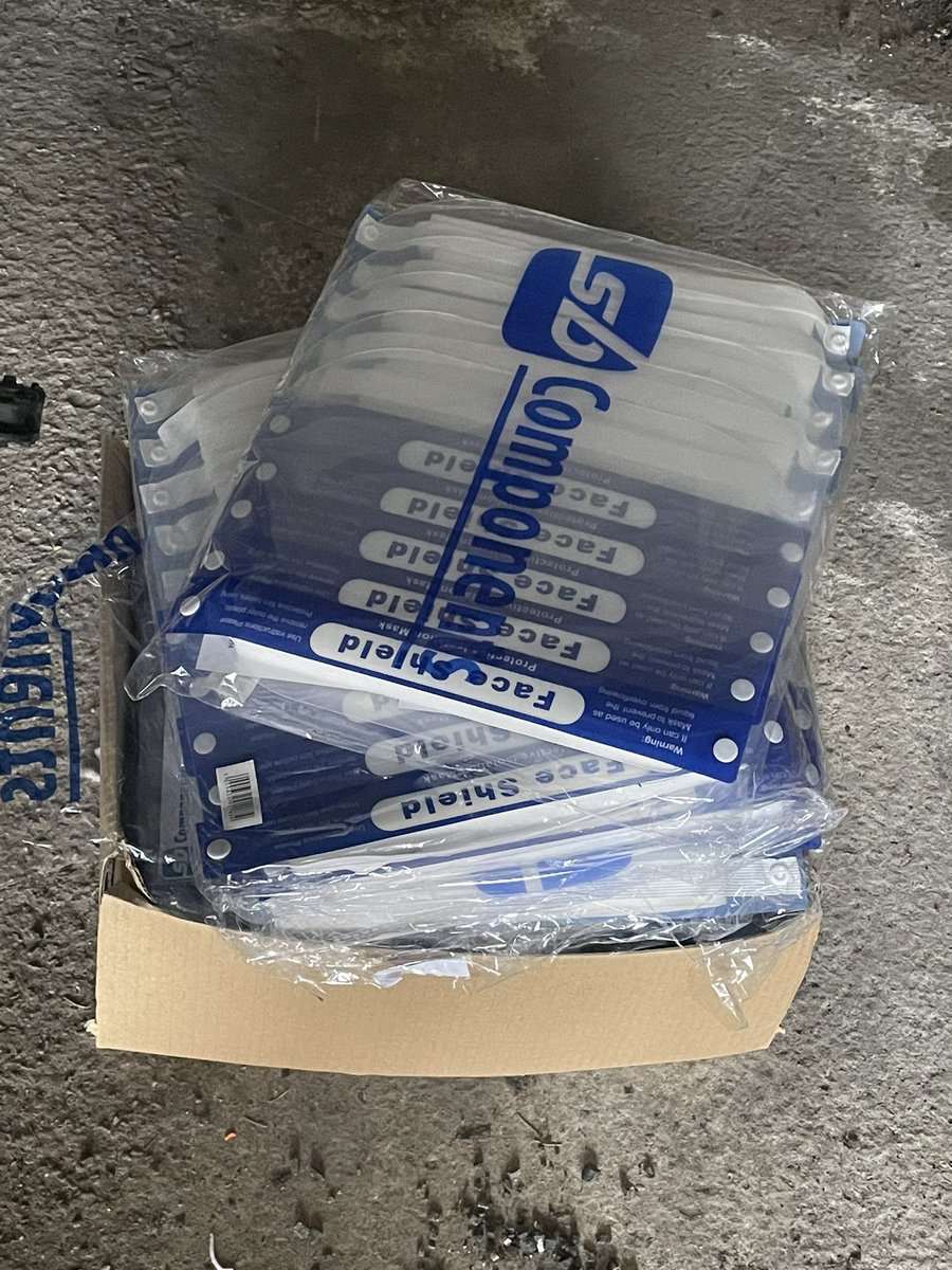 Alright pals! We’ve got a whole box of these face masks left over from #DagnyWantsToDance - can anyone use them?? Free to a good home! Really don’t want them to go to waste 🤞🤞

(currently located in SE London)

#free #giveaway #PPE #helpthemnotgottowasteplz