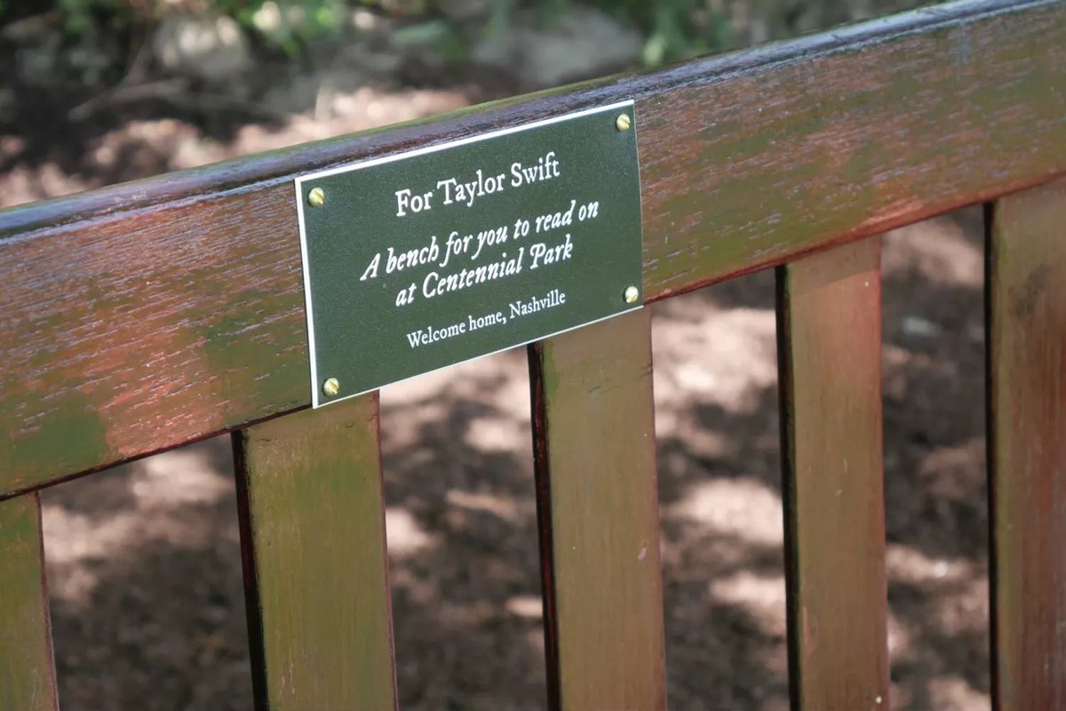 TheSwiftSociety's tweet photo. 📷| Nashville's new "invisible string" bench in Centennial Park in honor of @TaylorSwift13 https://t.co/kJ0bbXyfEN