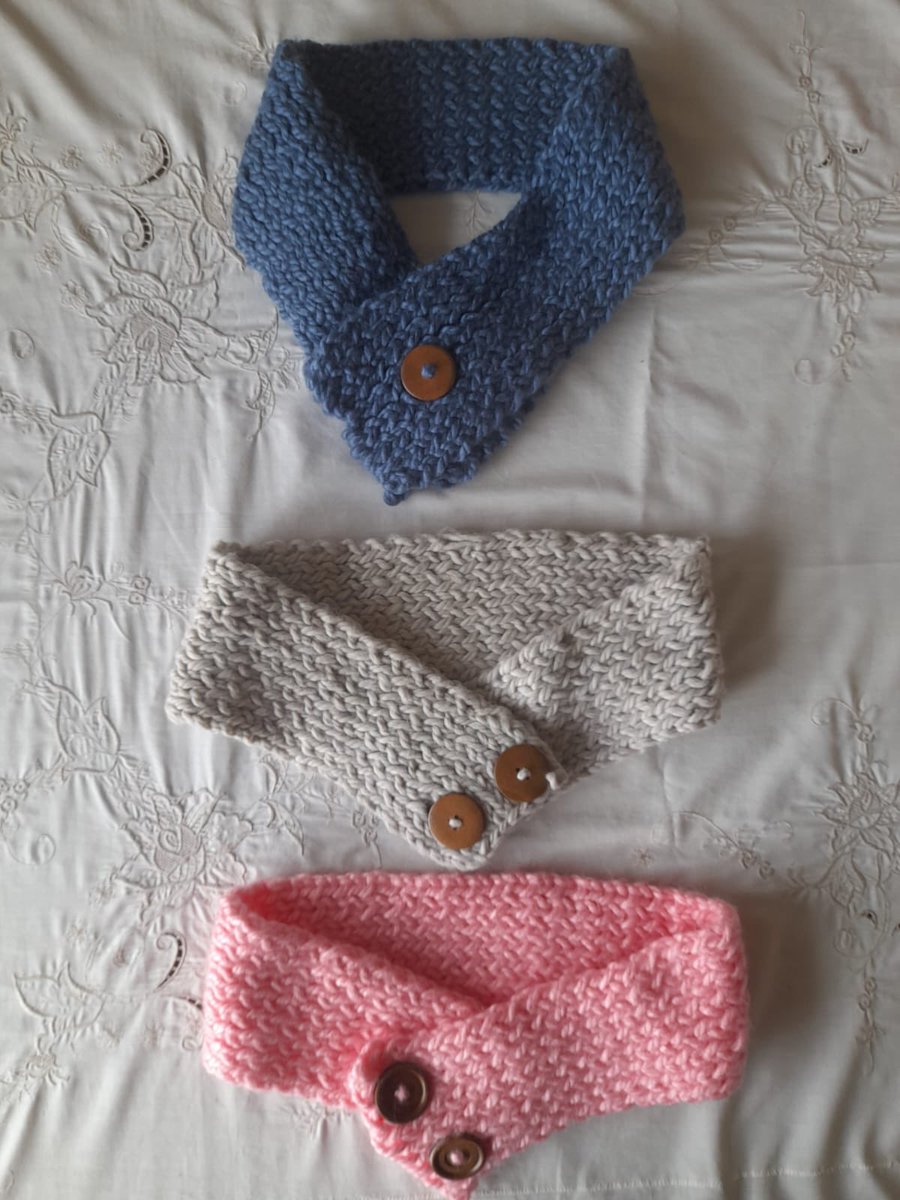 adriana02_11's tweet image. Cuellos con botón $30,000  #arte #tejidos #cuellos en lana #tejidos con telar #hechos a mano #accesorios #art #accessories #made in Colombia #hand make #artist @ Adriana Castro 4604 #instagram