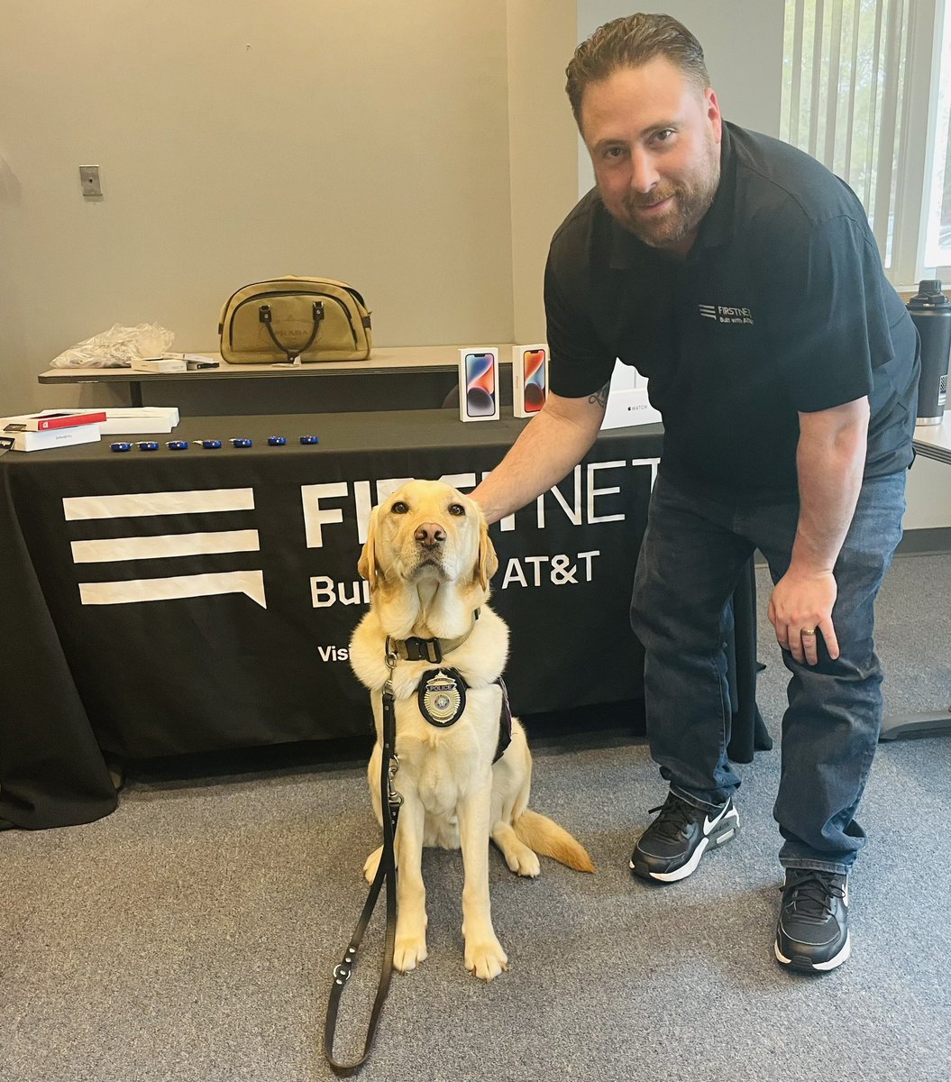 Team Park Ave putting our first responders first! Thank you for supporting our community! #OurNE #wiNEverything #FirstNet <a href="/BellaMontero25/">Bella Montero</a> <a href="/BlevinsMandi/">Mandi Blevins</a> <a href="/FirstNet/">FirstNet, Built with AT&T</a> <a href="/LillardDerick/">Derick Lillard</a> <a href="/emilywiper/">Emily Wiper</a>