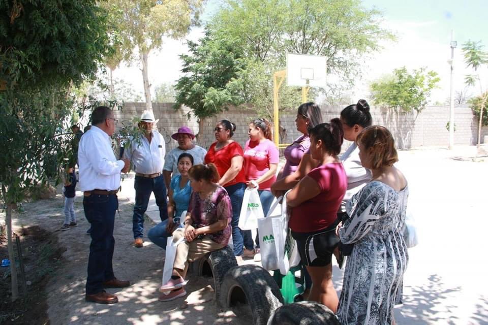 RONOFRE58's tweet photo. 🔵🔴🟡 Con mucho entusiasmo 😀 visitamos los Ejidos de Andalucía y Benito Juárez, en donde hicimos el compromiso 🤝🏼 para mantener la seguridad de nuestras familias 👨‍👩‍👧‍👦

¡VAMOS CON TODO!
 
#OnofrePaDelante✅ #PaDelanteCoahuila
#ManoloGobernador #OnofreDiputado https://t.co/H952bLtLUt