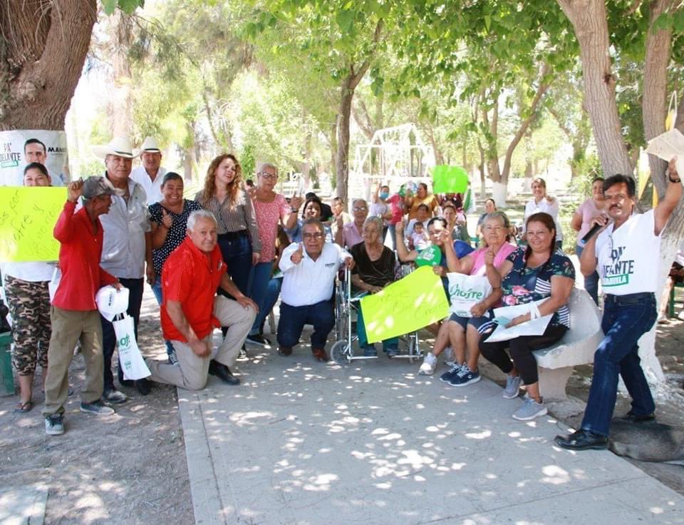 RONOFRE58's tweet photo. 🔵🔴🟡 Con mucho entusiasmo 😀 visitamos los Ejidos de Andalucía y Benito Juárez, en donde hicimos el compromiso 🤝🏼 para mantener la seguridad de nuestras familias 👨‍👩‍👧‍👦

¡VAMOS CON TODO!
 
#OnofrePaDelante✅ #PaDelanteCoahuila
#ManoloGobernador #OnofreDiputado https://t.co/H952bLtLUt