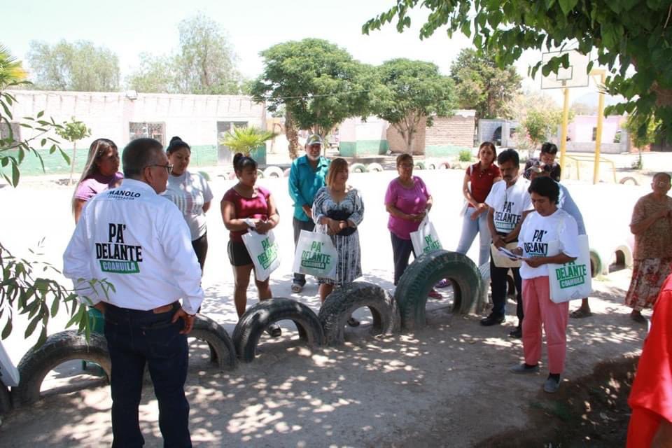 RONOFRE58's tweet photo. 🔵🔴🟡 Con mucho entusiasmo 😀 visitamos los Ejidos de Andalucía y Benito Juárez, en donde hicimos el compromiso 🤝🏼 para mantener la seguridad de nuestras familias 👨‍👩‍👧‍👦

¡VAMOS CON TODO!
 
#OnofrePaDelante✅ #PaDelanteCoahuila
#ManoloGobernador #OnofreDiputado https://t.co/H952bLtLUt