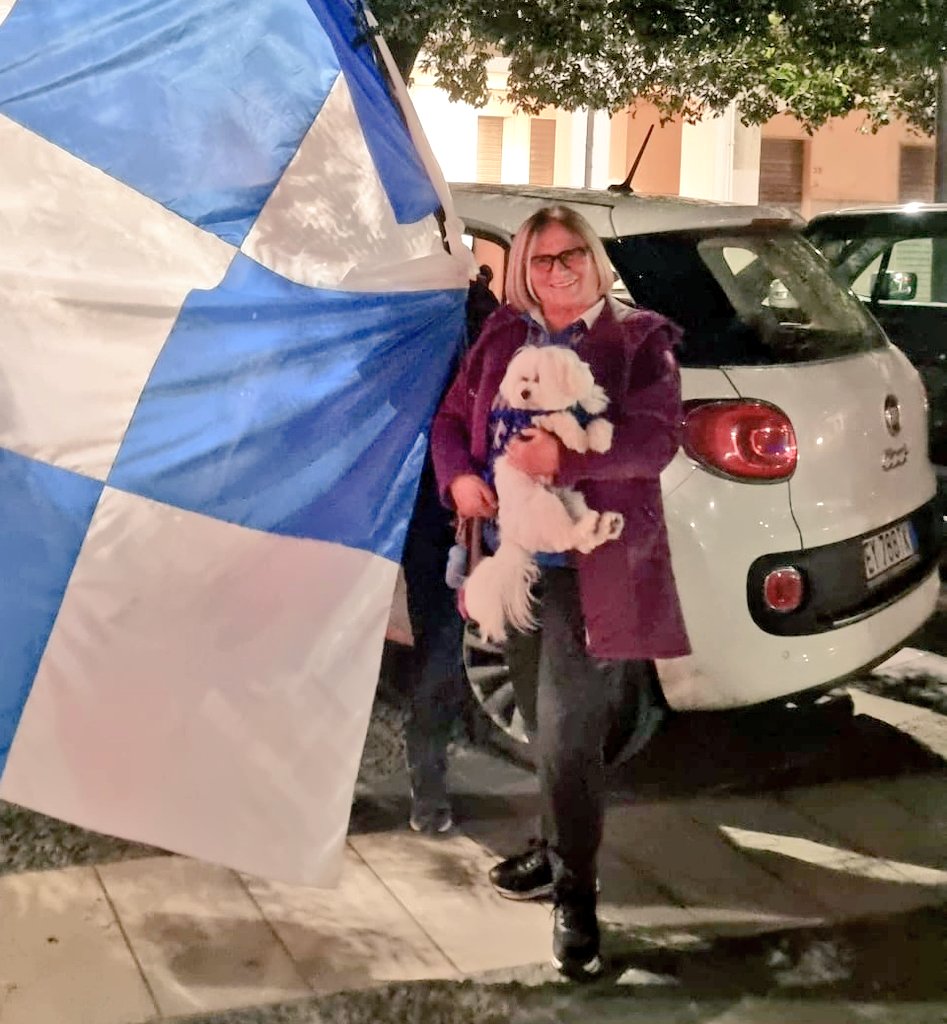 La vittoria del <a href="/sscnapoli/">Official SSC Napoli</a> è un fatto sportivo e sociale straordinario per Napoli e tutto il Sud Italia. Complimenti al mister Spalletti, alla squadra e al presidente <a href="/ADeLaurentiis/">AurelioDeLaurentiis</a>. Stasera anche io e il Martin in piazza a festeggiare!