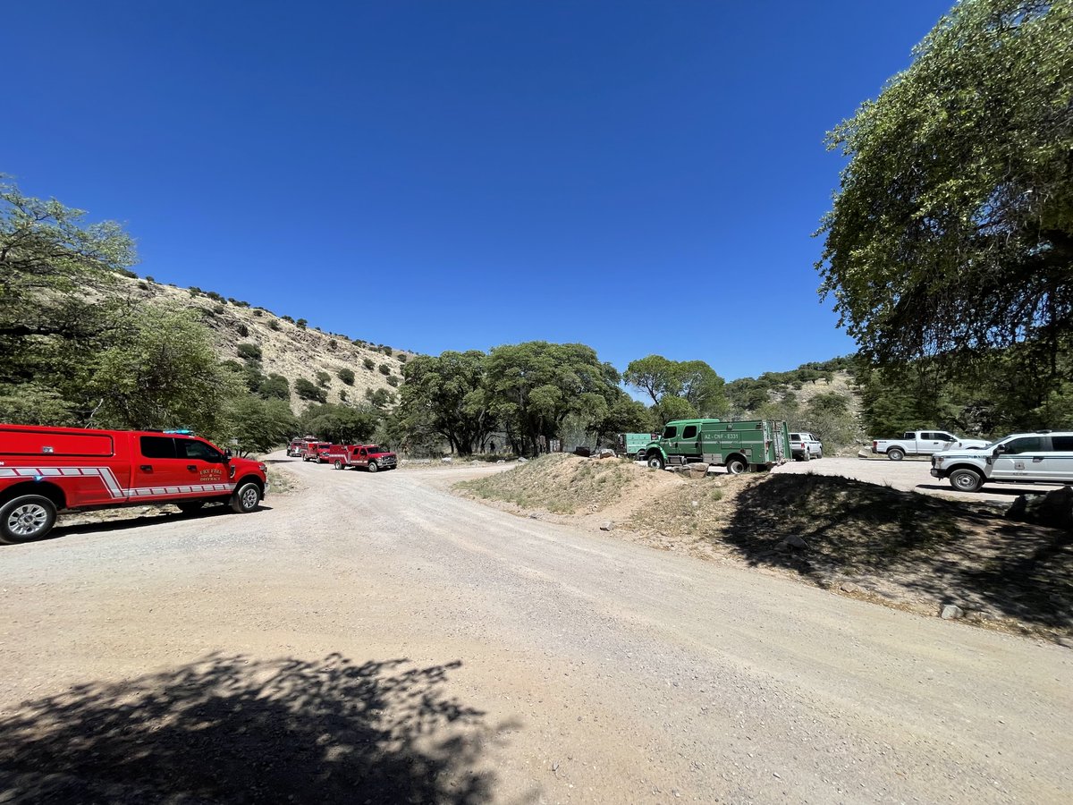 Fryfiredistrict's tweet photo. An approximatly 1 acre fire in Carr Cayon is under control. Another great stop by the U.S. Forest Service, Fry Fire District, and Palominas Fire District. https://t.co/zLdaoluYjf