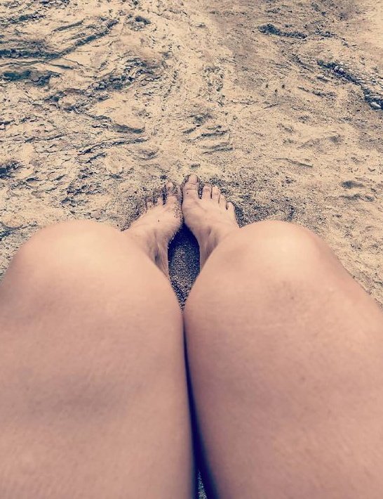 🥰
A little bit of sand for my Feets 😊

 #feet #feetfethish #feetpic #feet_lover #feetcontent #FeetPictures #FeetPixWtf  #night #onlyfans #Linkinbio #nsfw #sexy #adultcontent #feetfetiche